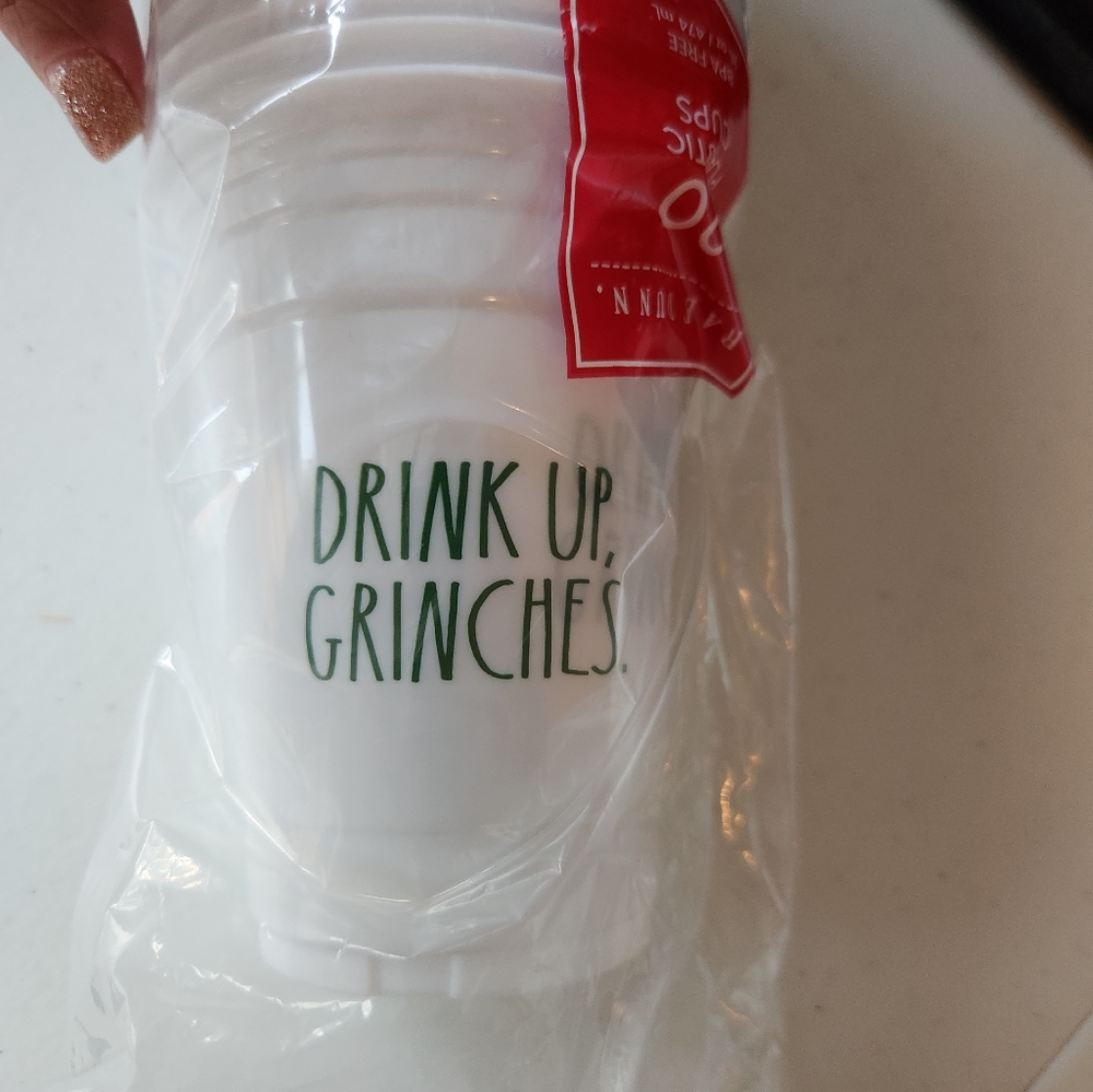 Drink up Grinches 20 piece disposable cups